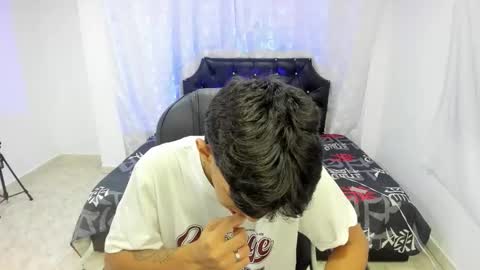Snapshot of axeel_boy_ chatting on 10/23/25, 11:42 Axel online show from 10/23/25, 11:42