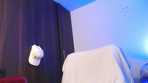 Independiente Model online show from 11/08/25, 12:16