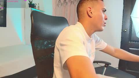 axel__fierro online show from 04/04/26, 10:51