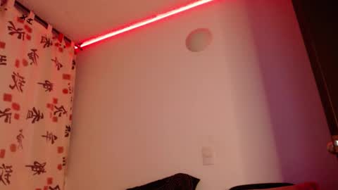 Snapshot of axel_davis_ chatting on 10/09/25, 12:30 axel davis  online show from 10/09/25, 12:30