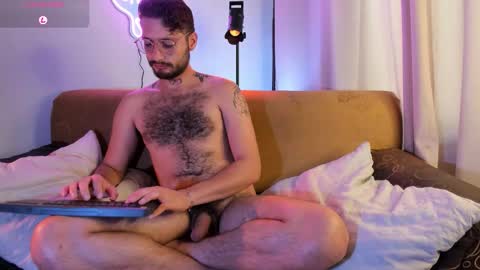 Snapshot of axel_giracr chatting on 12/21/25, 07:21 Sebstian online show from 12/21/25, 07:21