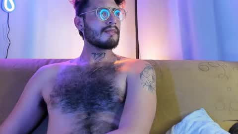 Snapshot of axel_giracr chatting on 12/22/25, 09:23 Sebstian online show from 12/22/25, 09:23