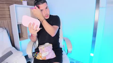 axel_grey_ online show from 09/11/25, 11:54