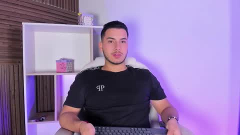 axel_grey_ online show from 10/24/25, 12:23