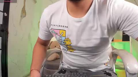 axel_grey_ online show from 11/10/25, 12:37