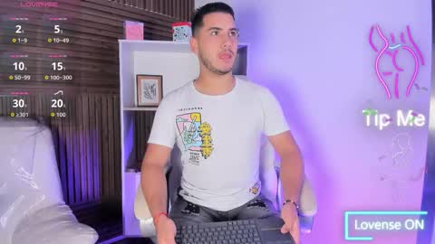 axel_grey_ online show from 11/21/25, 12:15