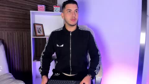 axel_grey_ online show from 11/28/25, 12:08