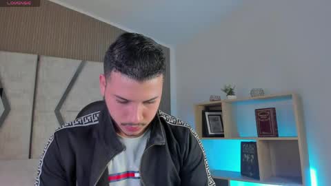 axel_grey_ online show from 04/30/26, 12:22