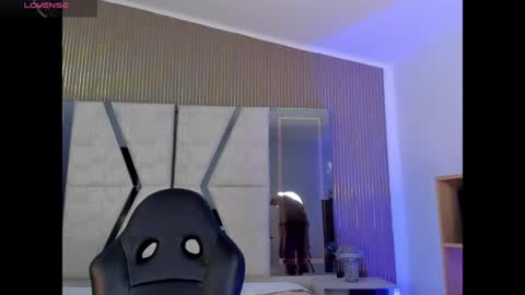 axel_grey_ online show from 05/01/26, 12:43