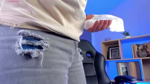 axel_grey_ online show from 05/03/26, 12:55