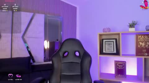 Snapshot of axel_grey_ chatting on 06/08/26, 01:22 axel_grey_ online show from 06/08/26, 01:22
