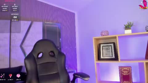 Snapshot of axel_grey_ chatting on 06/09/26, 12:50 axel_grey_ online show from 06/09/26, 12:50