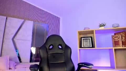 Snapshot of axel_grey_ chatting on 06/19/26, 12:53 axel_grey_ online show from 06/19/26, 12:53