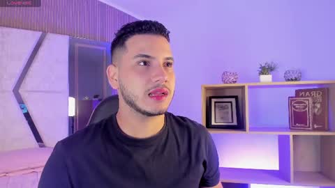 Snapshot of axel_grey_ chatting on 06/20/26, 12:30 axel_grey_ online show from 06/20/26, 12:30