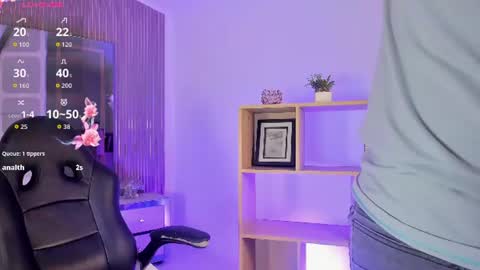 Snapshot of axel_grey_ chatting on 06/25/26, 12:42 axel_grey_ online show from 06/25/26, 12:42