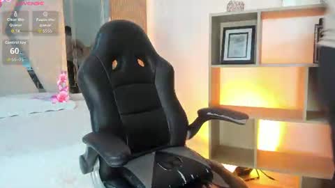 Snapshot of axel_grey_ chatting on 06/27/26, 12:44 axel_grey_ online show from 06/27/26, 12:44