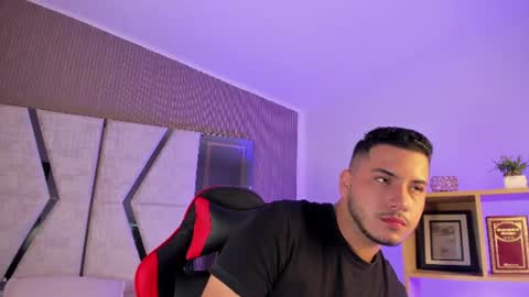 Snapshot of axel_grey_ chatting on 07/08/26, 12:31 axel_grey_ online show from 07/08/26, 12:31