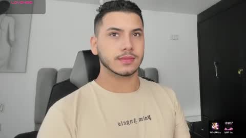 Snapshot of axel_grey_ chatting on 07/12/26, 12:40 axel_grey_ online show from 07/12/26, 12:40