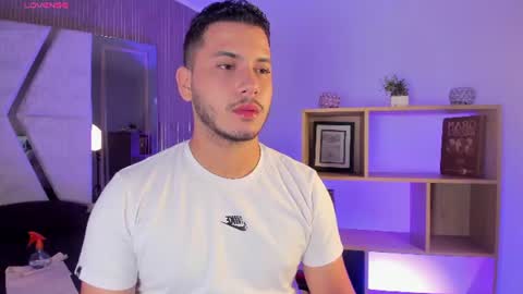 Snapshot of axel_grey_ chatting on 08/01/26, 12:48 axel_grey_ online show from 08/01/26, 12:48