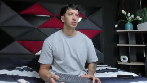 Snapshot of axel_hendrick chatting on 02/17/26, 01:07 axel_hendrick online show from 02/17/26, 01:07