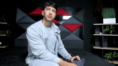 Snapshot of axel_hendrick chatting on 04/27/26, 11:30 axel_hendrick online show from 04/27/26, 11:30