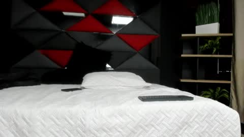 Snapshot of axel_hendrick chatting on 04/28/26, 02:00 axel_hendrick online show from 04/28/26, 02:00