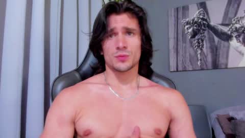 Snapshot of axel_owen chatting on 01/08/25, 11:09 Axel online show from 01/08/25, 11:09