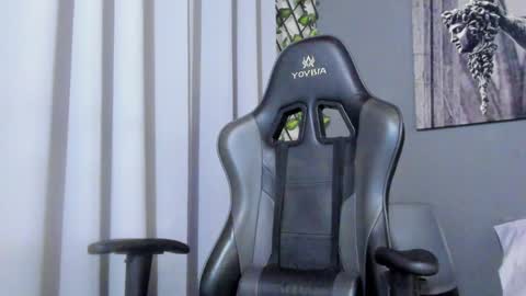 Snapshot of axel_owen chatting on 01/21/25, 01:39 Axel online show from 01/21/25, 01:39