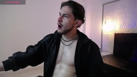 Snapshot of axel_porn_ chatting on 04/12/26, 01:43 Axel online show from 04/12/26, 01:43