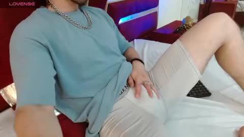 Snapshot of axel_porn_ chatting on 05/16/26, 01:13 Axel online show from 05/16/26, 01:13