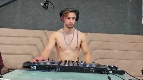 Snapshot of axel_porn_ chatting on 06/17/26, 01:34 Axel online show from 06/17/26, 01:34