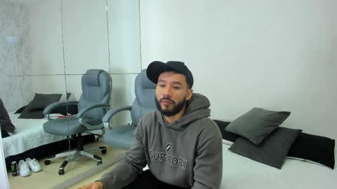 Snapshot of axel_power chatting on 05/10/26, 03:33 Axel online show from 05/10/26, 03:33