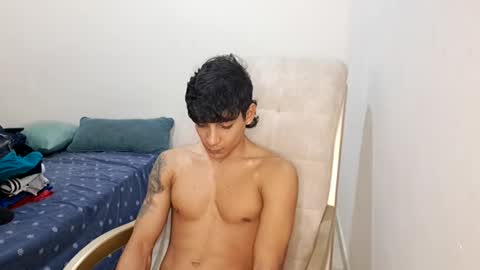 axel_rosse2 online show from 01/18/26, 07:01