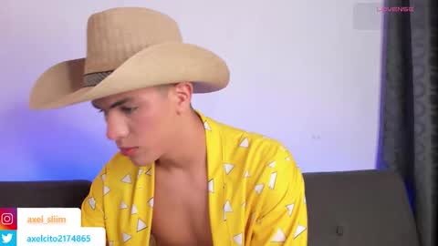 Snapshot of axel_sliim chatting on 10/30/25, 03:52 axel slim online show from 10/30/25, 03:52