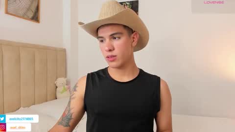 Snapshot of axel_sliim chatting on 11/23/25, 02:22 axel slim online show from 11/23/25, 02:22