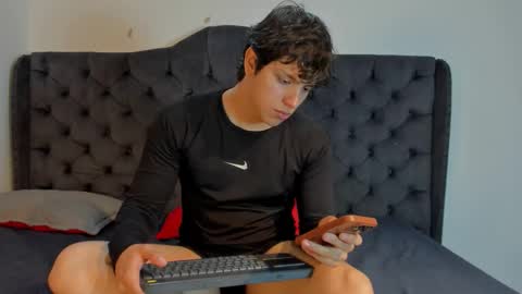 Axel Raven online show from 12/15/25, 07:51