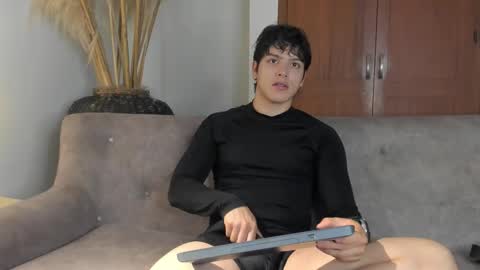 Axel Raven online show from 12/18/25, 01:50