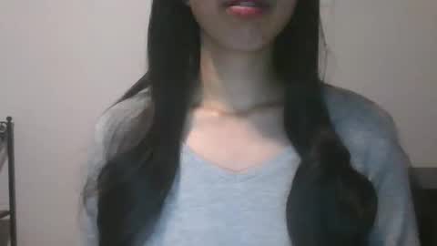 Snapshot of axuepetitt chatting on 12/17/24, 11:38 axue online show from 12/17/24, 11:38