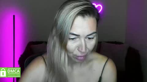 Snapshot of ay_kiss_jully chatting on 11/15/25, 06:33 Jully online show from 11/15/25, 06:33