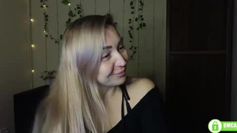 Snapshot of ay_kiss_jully chatting on 12/20/25, 06:26 Jully online show from 12/20/25, 06:26