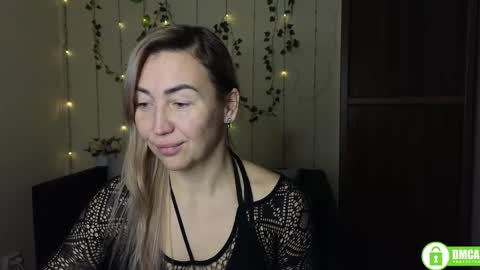 Snapshot of ay_kiss_jully chatting on 12/21/25, 06:26 Jully online show from 12/21/25, 06:26