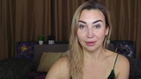 Snapshot of ay_kiss_jully chatting on 01/17/26, 06:33 Jully online show from 01/17/26, 06:33