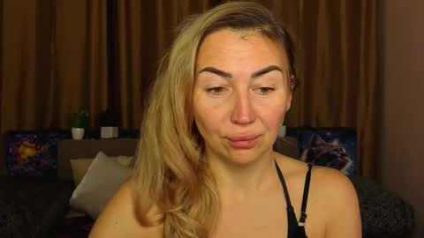 Snapshot of ay_kiss_jully chatting on 01/18/26, 06:23 Jully online show from 01/18/26, 06:23