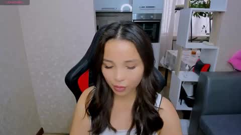 Snapshot of aya_moon chatting on 09/18/25, 05:09 Aya Moon online show from 09/18/25, 05:09