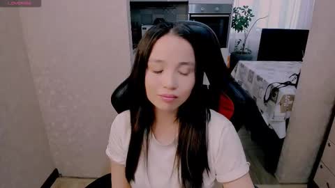 Snapshot of aya_moon chatting on 11/19/25, 05:07 Aya Moon online show from 11/19/25, 05:07