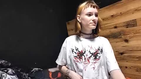 Snapshot of ayannapoellinetz chatting on 10/17/25, 05:43 Eva online show from 10/17/25, 05:43