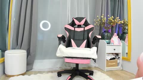 Snapshot of ayaye_ chatting on 01/09/26, 08:21 SundyRose online show from 01/09/26, 08:21