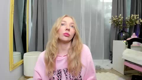 Snapshot of ayaye_ chatting on 03/01/26, 07:32 SundyRose online show from 03/01/26, 07:32