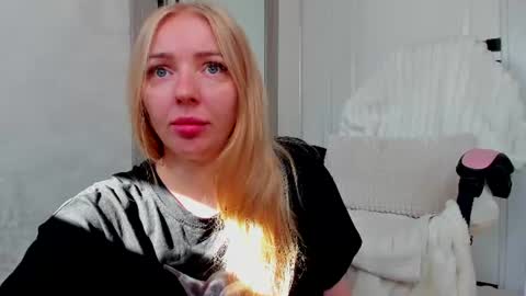 Snapshot of ayaye_ chatting on 07/07/26, 06:05 SundyRose online show from 07/07/26, 06:05