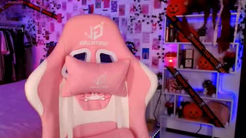 Ayla hill online show from 10/28/25, 04:49